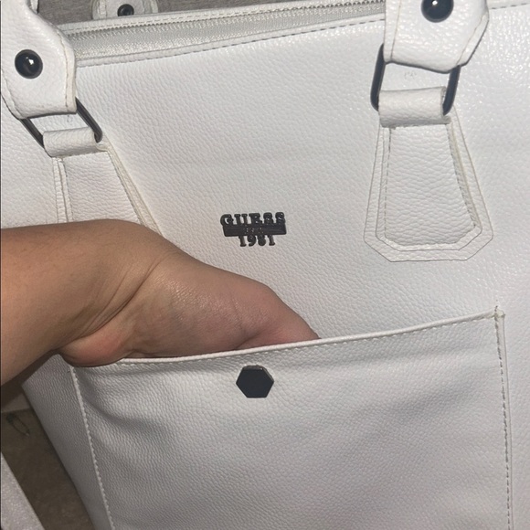 Guess Vintage Elegant White large Handbag / Tote Book Bag purse Faux Leather - Picture 3 of 14